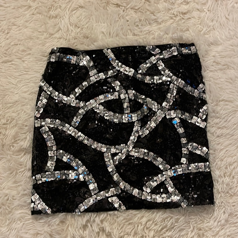 Sequenced skirt
